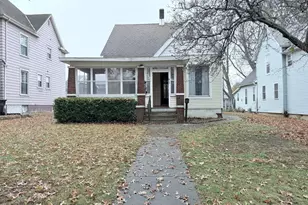 613 N Center St, Clifton, IL 61727 - Photo 1