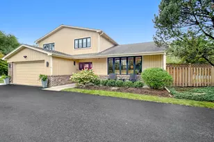 2537 Woodland Dr, Northbrook, IL 60062 - Photo 1