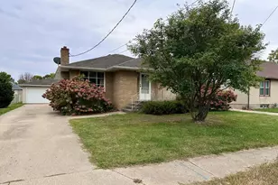 1724 9th St, Peru, IL 61354 - Photo 1