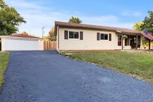 233 Malibu Dr, Bolingbrook, IL 60440 - Photo 1