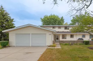 1087 Mohegan Ln, Schaumburg, IL 60193 - Photo 1