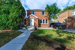 9252 S Sacramento Ave, Evergreen Park, IL 60805 - Photo 1