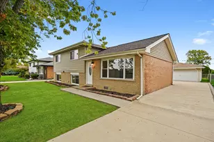 8229 S 76th Ave S, Bridgeview, IL 60455 - Photo 1