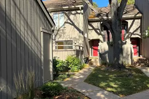 315 Bluff Ct, Lake Barrington, IL 60010 - Photo 1