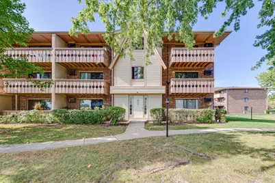 4 Parkside Court #12, Vernon Hills, IL 60061 - Photo 1