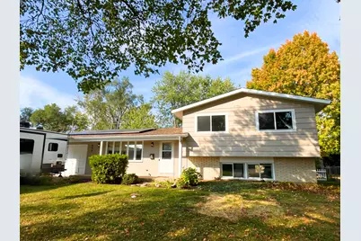 698 Sussex Lane, Crystal Lake, IL 60014 - Photo 1