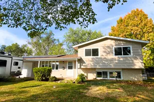 698 Sussex Ln, Crystal Lake, IL 60014 - Photo 1