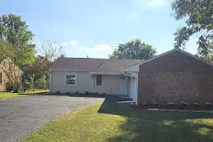157 Vernon Dr, Bolingbrook, IL 60440 - Photo 1