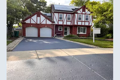 10 Chestnut Court E, Buffalo Grove, IL 60089 - Photo 1