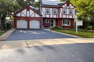 10 Chestnut Ct E, Buffalo Grove, IL 60089 - Photo 1