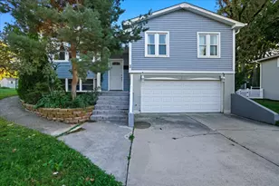 3 Oakview Ct, Woodridge, IL 60517 - Photo 1