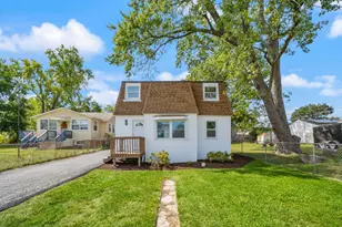 1334 N Lake Shore Dr, Round Lake Beach, IL 60073 - Photo 1