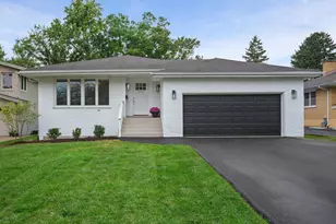 246 N Jackson Rd, Clarendon Hills, IL 60514 - Photo 1