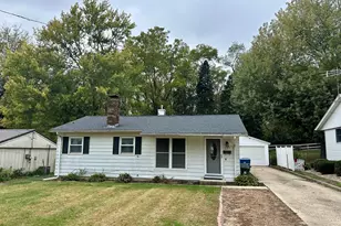 925 Assembly Pl, Dixon, IL 61021 - Photo 1