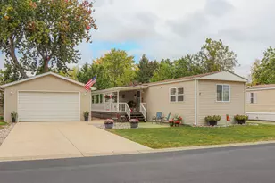 2 Countryside Estates Dr, Sandwich, IL 60548 - Photo 1