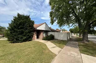 10059 S Spaulding Ave, Evergreen Park, IL 60805 - Photo 1
