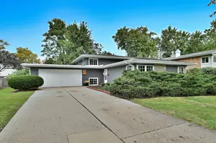 711 Cadillac Dr, Wheaton, IL 60187 - Photo 1