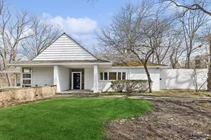 155 S Deere Park Dr, Highland Park, IL 60035 - Photo 1