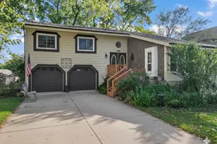 253 Sterling Ln, Bloomingdale, IL 60108 - Photo 1