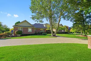 510 W Lancaster Ct, Inverness, IL 60010 - Photo 1