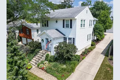 213 Walker Avenue, Clarendon Hills, IL 60514 - Photo 1