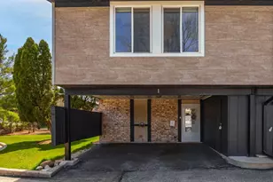 1 Cour Monnet, Palos Hills, IL 60465 - Photo 1