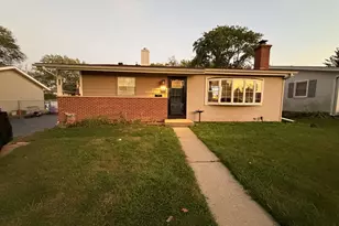 443 Diane Dr, Buffalo Grove, IL 60089 - Photo 1