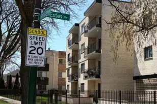 7074 N Ridge Blvd, Chicago, IL 60645 - Photo 1