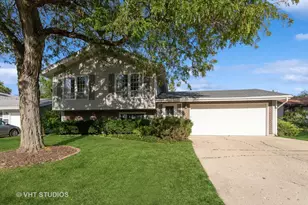 208 Flagstaff Dr, Bolingbrook, IL 60440 - Photo 1