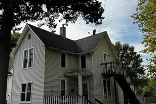 40 S Walkup Ave, Crystal Lake, IL 60014 - Photo 1