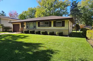 1372 Algonquin Dr, Elgin, IL 60120 - Photo 1