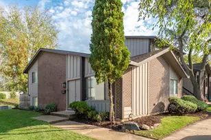 730 Circle Dr, Roselle, IL 60172 - Photo 1