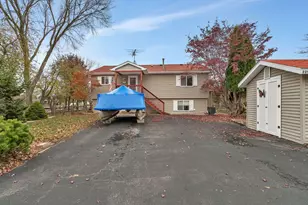 225 Fossil Cove Ln, Wilmington, IL 60481 - Photo 1