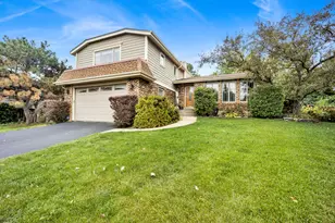 823 N Harrow Ct, Addison, IL 60101 - Photo 1