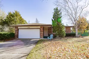 1849 W Spring Ridge Dr, Arlington Heights, IL 60004 - Photo 1