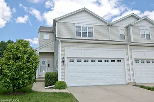 671 Fieldcrest Dr, South Elgin, IL 60177 - Photo 1