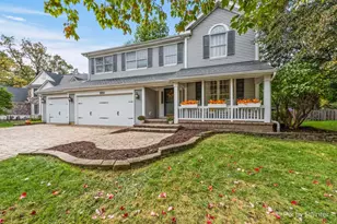 1050 Williamsburg Cir, Grayslake, IL 60030 - Photo 1