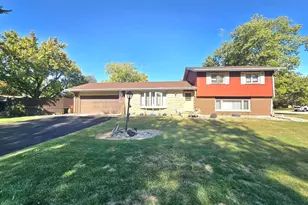 275 Hendron Ave, Clifton, IL 60927 - Photo 1