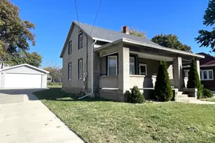 2215 3rd St, Peru, IL 61354 - Photo 1