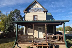 623 E Clay St, Clifton, IL 61727 - Photo 1