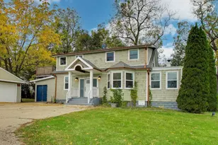 207 Shady Ln, Mundelein, IL 60060 - Photo 1