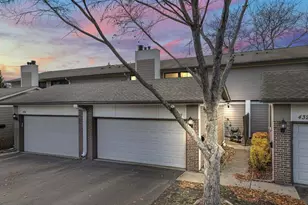 430 Swan Ct, Deerfield, IL 60015 - Photo 1