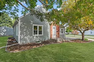 601 W Main St, Clifton, IL 61727 - Photo 1