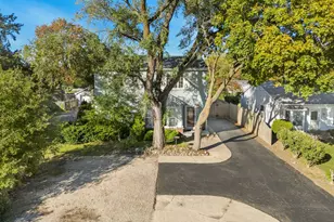 1019 Rockland Rd, Lake Bluff, IL 60044 - Photo 1