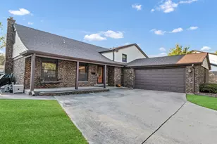 1306 E Best Dr, Arlington Heights, IL 60004 - Photo 1