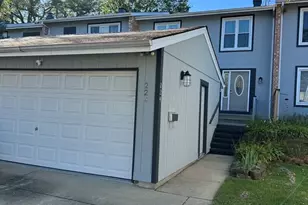 224 Oakwood Ln, Bloomingdale, IL 60108 - Photo 1