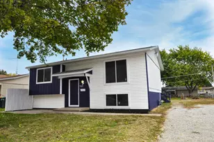 1703 Florence St, Streator, IL 61364 - Photo 1