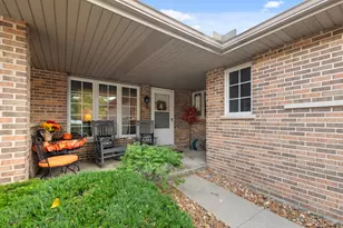 5002 W Circle Pl, Crestwood, IL 60418 - Photo 1