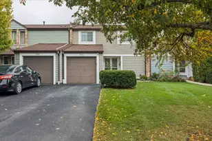 705 Lakeside Cir Dr, Wheeling, IL 60090 - Photo 1