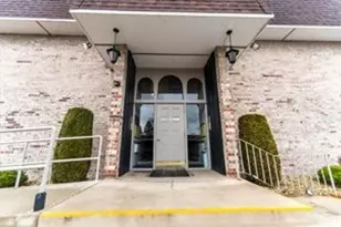 3237 S Manor Dr, Lansing, IL 60438 - Photo 1